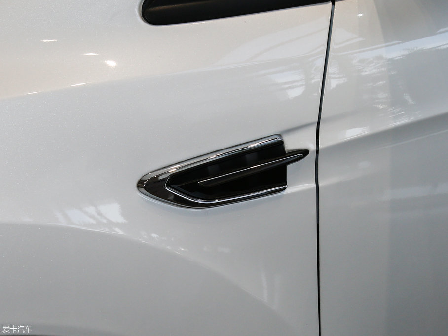 2017 EcoBoost 180 򌻢S