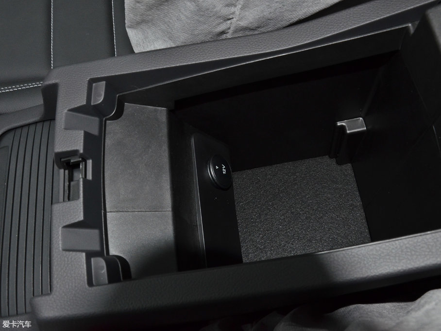 2017 EcoBoost 180 򌻢S