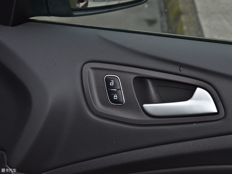 2017 EcoBoost 180 򌻢S