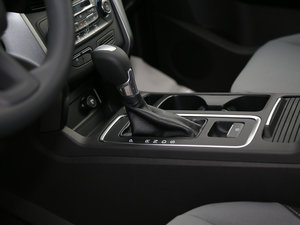 2017款EcoBoost 180 两驱精翼型 换挡杆