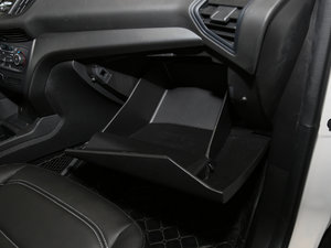 2017款EcoBoost 180 两驱虎跃型 手套箱
