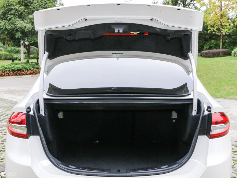 2017ɵϚW EcoBoost 245Ş