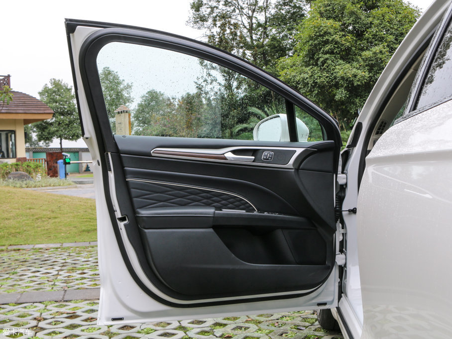 2017ɵϚW EcoBoost 245Ş