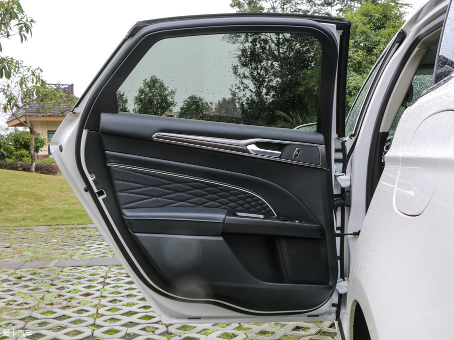 2017ɵϚW EcoBoost 245Ş