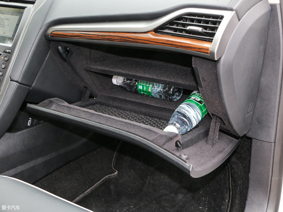 2017ɵϚW EcoBoost 245Ş