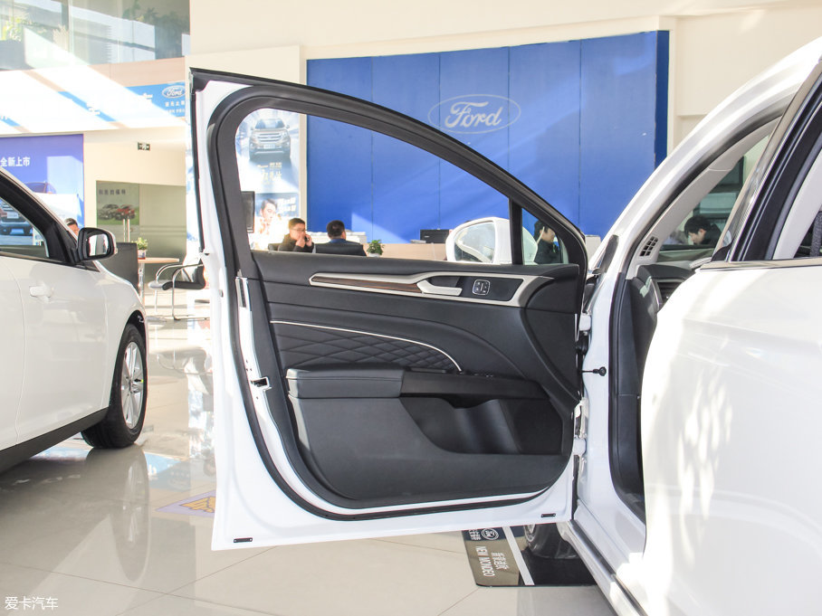 2017ɵϚW EcoBoost 245Ş