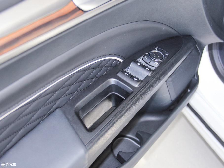 2017ɵϚW EcoBoost 245Ş