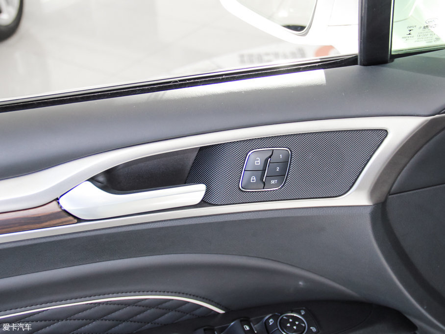 2017ɵϚW EcoBoost 245Ş