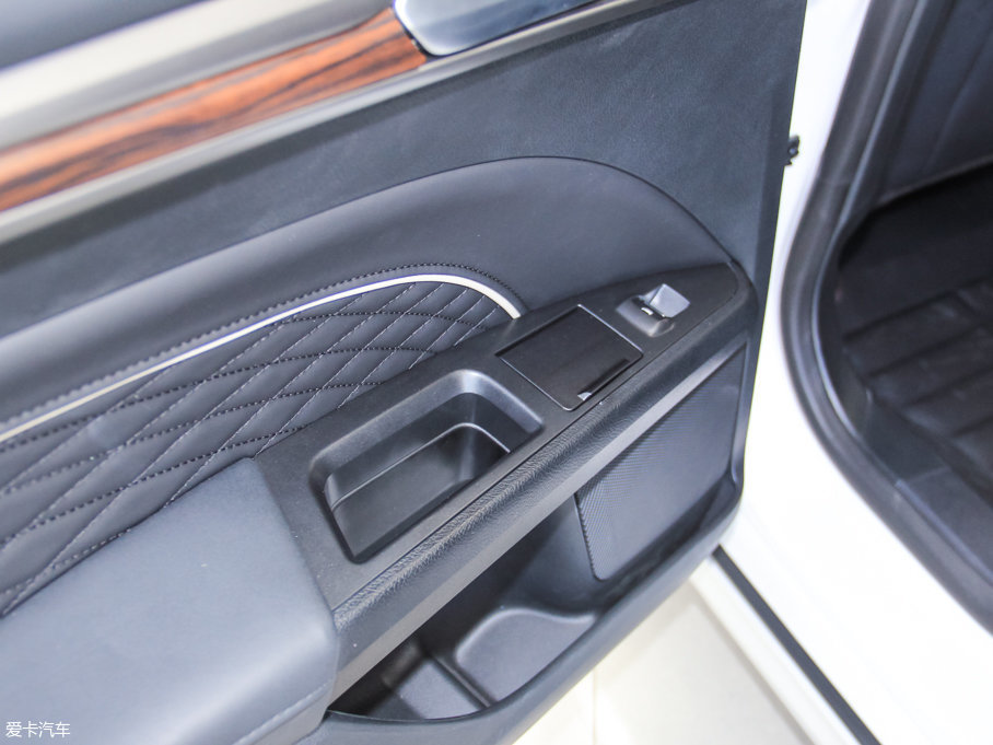 2017ɵϚW EcoBoost 245Ş