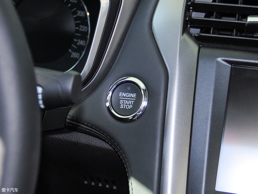 2017ɵϚW EcoBoost 245Ş