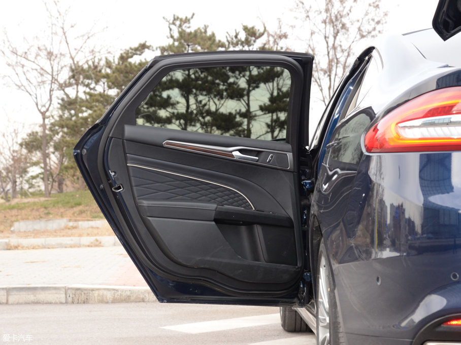 2017ɵϚW EcoBoost 245Ş