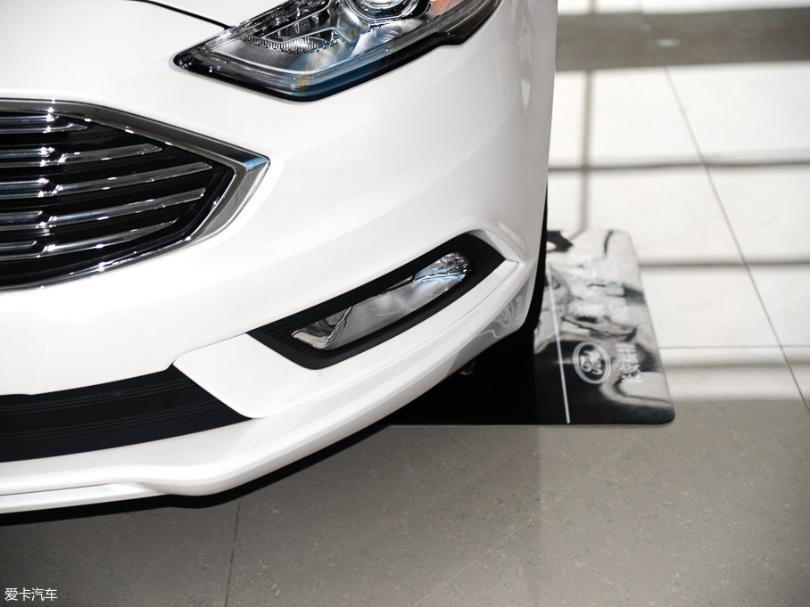 2017ɵϚW EcoBoost 180r