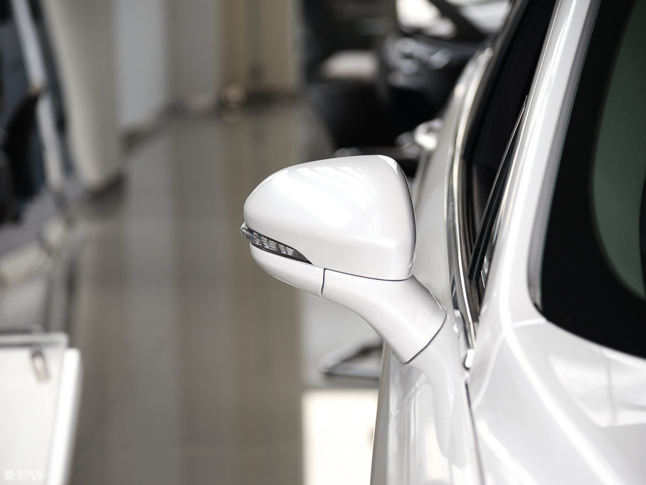 2017ɵϚW EcoBoost 180r