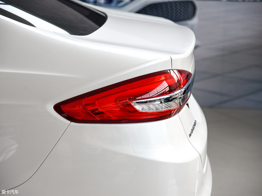 2017ɵϚW EcoBoost 180r