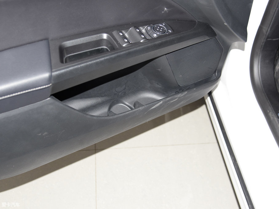 2017ɵϚW EcoBoost 180r