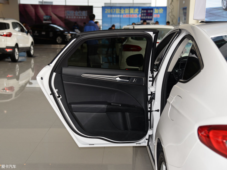 2017ɵϚW EcoBoost 180r