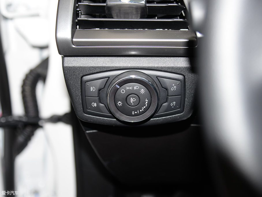 2017ɵϚW EcoBoost 180r