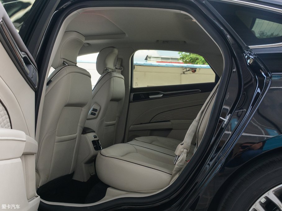 2017ɵϚW EcoBoost 245Ş