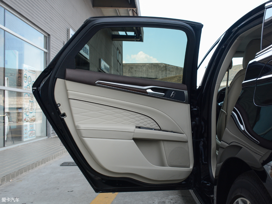 2017ɵϚW EcoBoost 245Ş