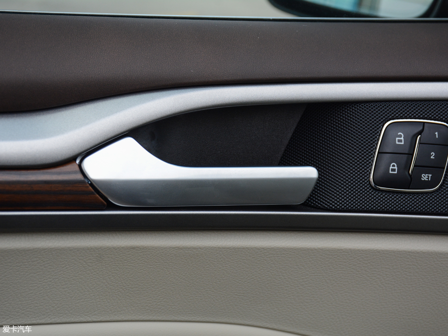 2017ɵϚW EcoBoost 245Ş