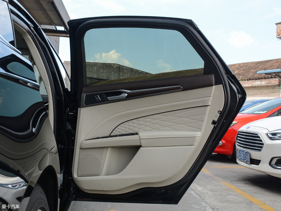 2017ɵϚW EcoBoost 245Ş