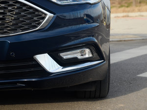 2017款EcoBoost 245旗舰型 前雾灯