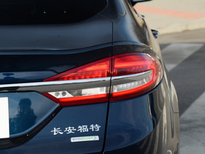 2017款EcoBoost 245旗舰型 尾灯