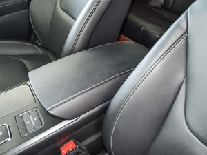 2017款EcoBoost 245豪华运动型 中央扶手箱
