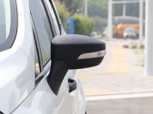 2018款1.5L 手动精翼型 后视镜