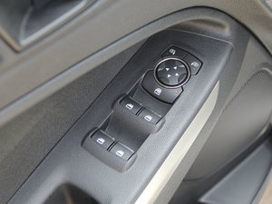 2018款1.5L 手动精翼型 主驾车窗控制区	