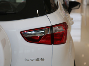 2018款改款 1.5L 自动铂翼型 尾灯
