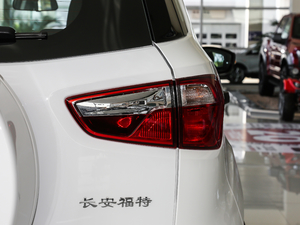2018款改款 1.5L 自动精翼型 尾灯