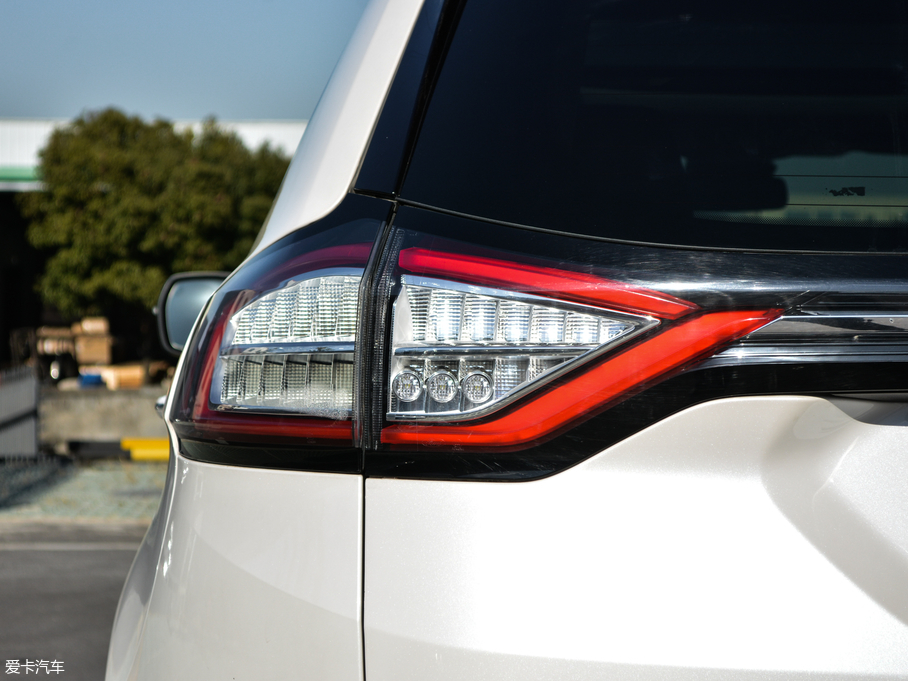 2018J EcoBoost 245 (q)JPLUS 7  V