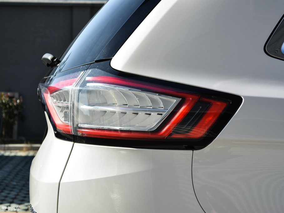 2018J EcoBoost 245 JPLUS 7  V