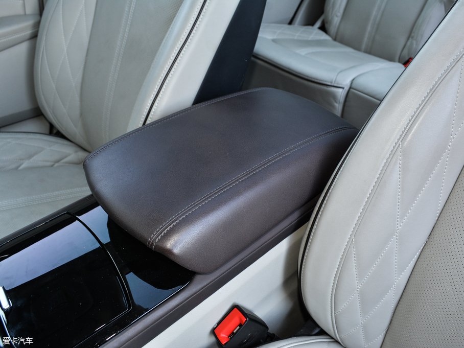 2018J EcoBoost 245 (q)JPLUS 7  V