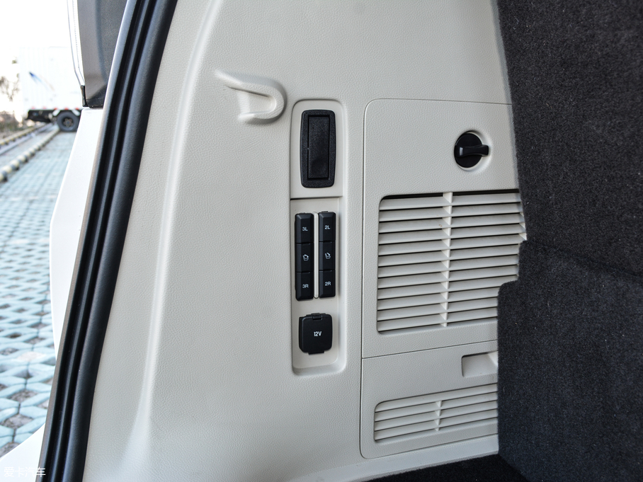 2018J EcoBoost 245 (q)JPLUS 7  (gu)V