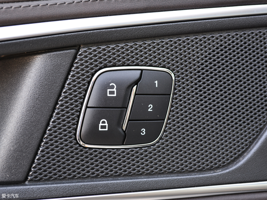 2018J EcoBoost 245 (q)JPLUS 7  (gu)V