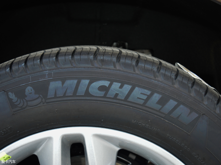 2018J EcoBoost 245 (q)KJ 7  (gu)V