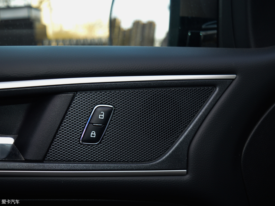 2018J EcoBoost 245 KJ 7  V