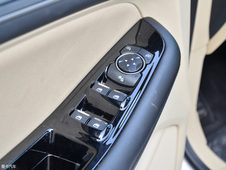 2018J EcoBoost 245 (q)J 5 V