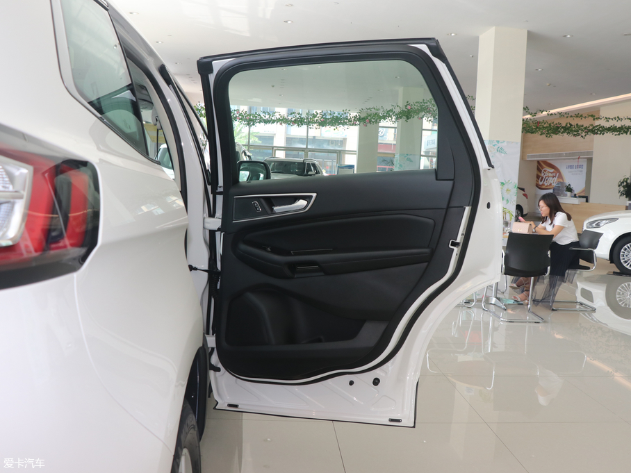 2018J EcoBoost 245 (q)KJ 7  (gu)V