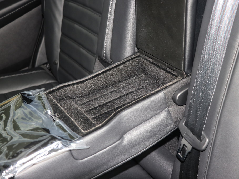 2018J EcoBoost 245 (q)KJ 7  (gu)V