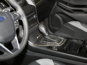 2018款EcoBoost 245 四驱运动型 7座  国V 换挡杆