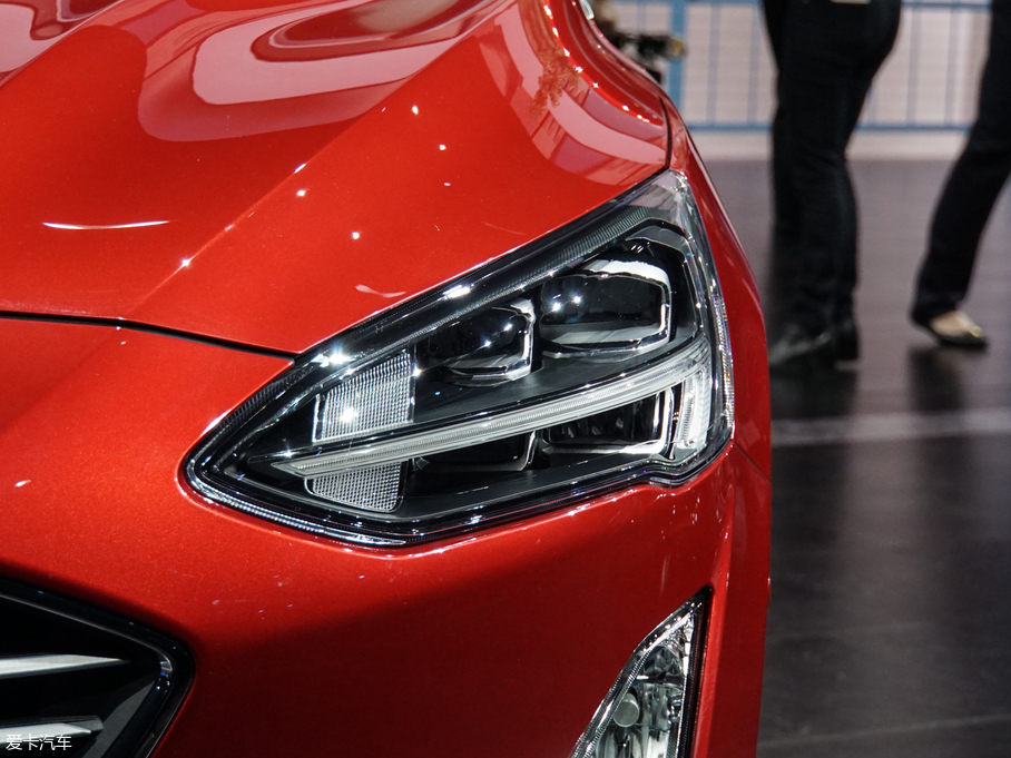 2019���˹ �Ɏ� EcoBoost 180 �Ԅ��hҫ�� ��V