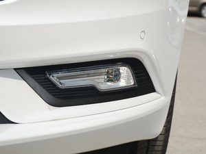 2018款2.0 PHEV 智豪型 前雾灯
