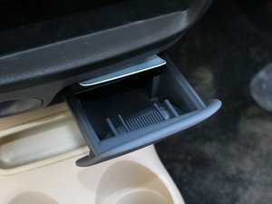 2010款1.0L P-TEC手动活力版 空间座椅