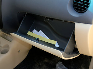 2010款1.0L P-TEC手动活力版 手套箱