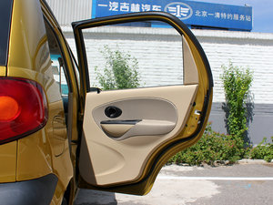2010款1.0L P-TEC手动活力版 空间座椅