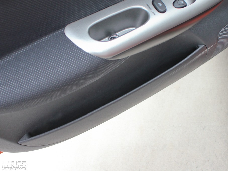 2012(l)Y \(yn)(dng) 1.2L r(sh)