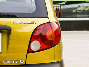 2012款1.0L P-TEC手动优越版 尾灯